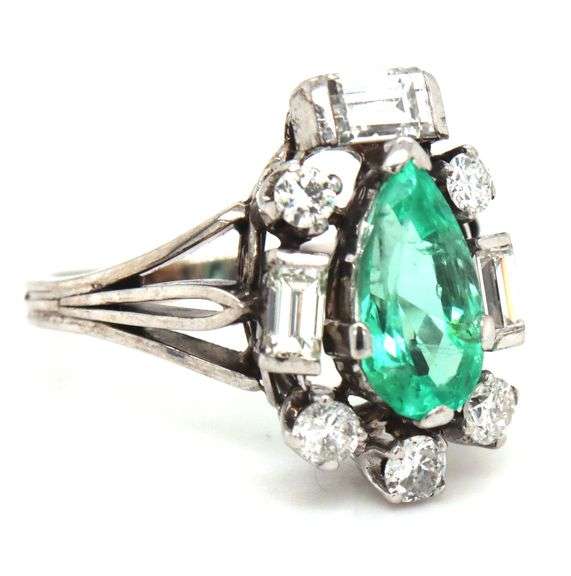 Vintage style 18kt White gold 1.41ct pear shaped emerald and diamond ring