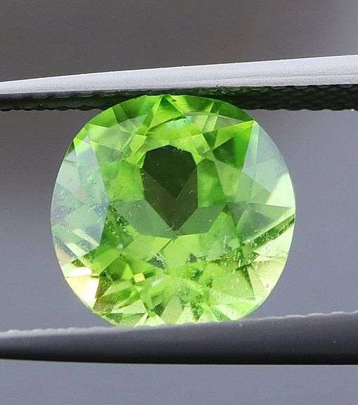 Rich green! Untreated! 3.25ct Peridot solitaire from Pakistan!