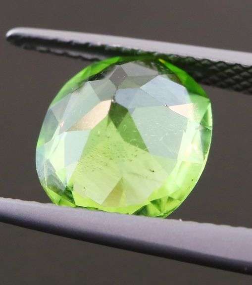 Glittering! 3.40ct bright green untreated Peridot!