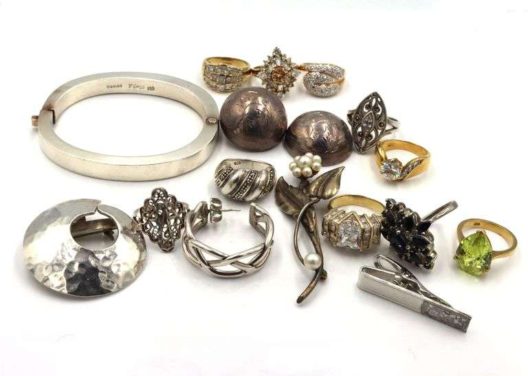 Group lot of Vintage 925 sterling silver mixed jewelry