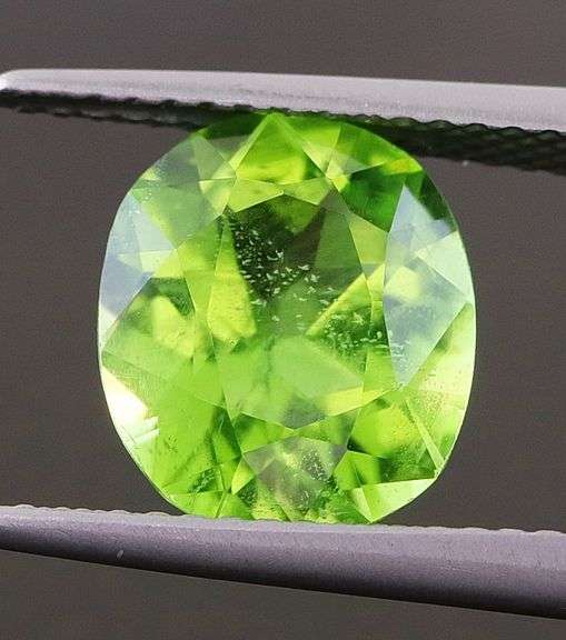 Glittering! 3.40ct bright green untreated Peridot!