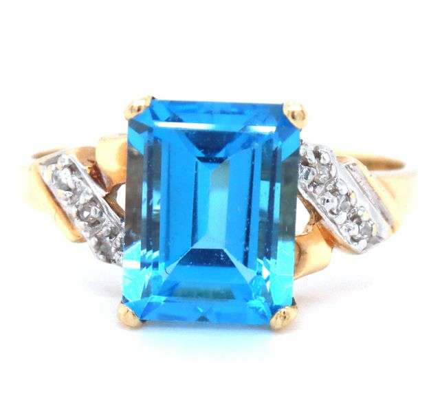 Vibrant 14K YG Blue Topaz Ring