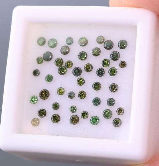 High fire! .83ct set of round brilliant cut Diamonds