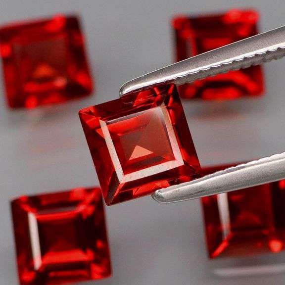 This is premium natural color! 4.34ct cherry red Garnet set!