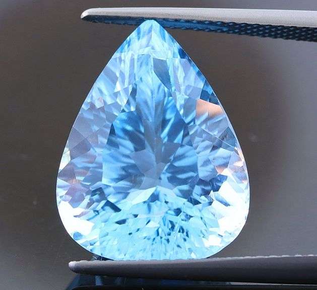 HIGH FIRE FLASHING!!! 15.06ct VS top Swiss blue Topaz!!!