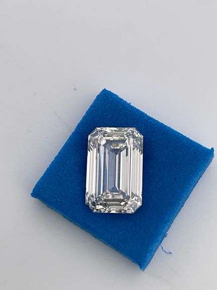 3.00 CARATS EMERLAD CUT DIAMOND- LOOSE