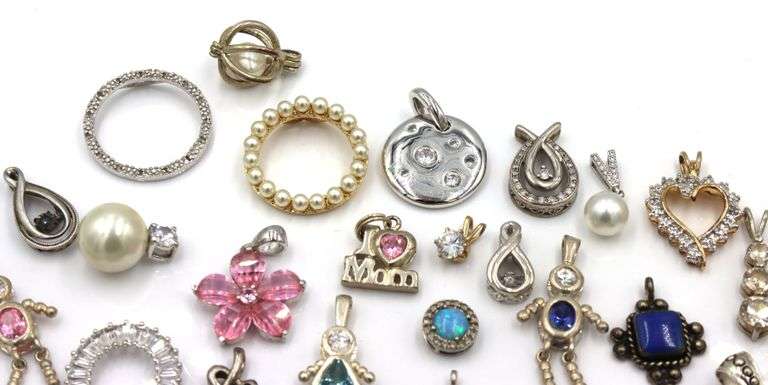 Group lot of Vintage 925 sterling silver charms and pendants
