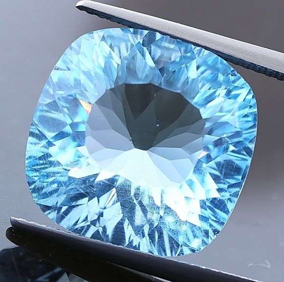 Full body flashing! 16.36ct Swiss blue Topaz from Brazil!