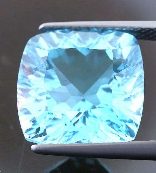 Full body flashing! 12.90ct Swiss blue Topaz from Brazil!