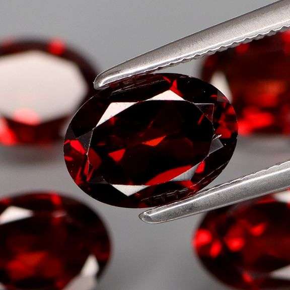 Outstanding color! 7.65ct real ruby red Garnet set!!