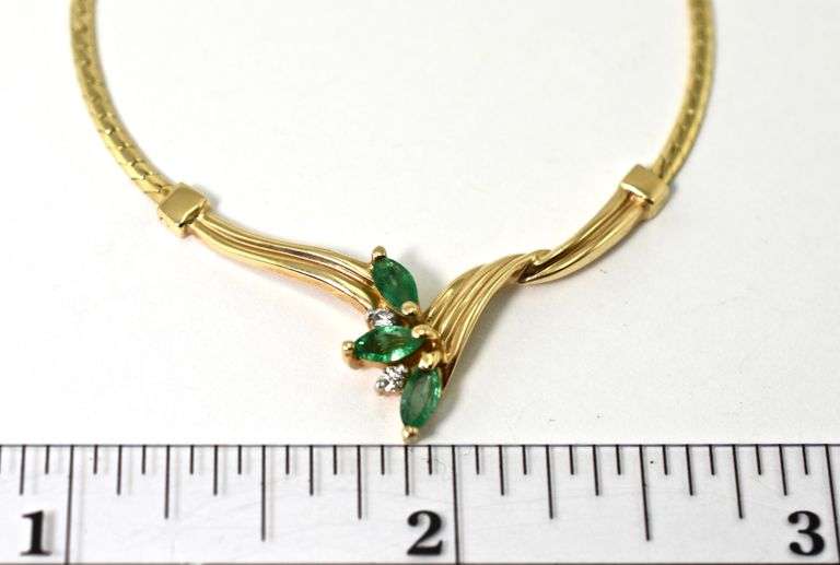 Simple Elegance in a 14K Marquise Emerald Necklace