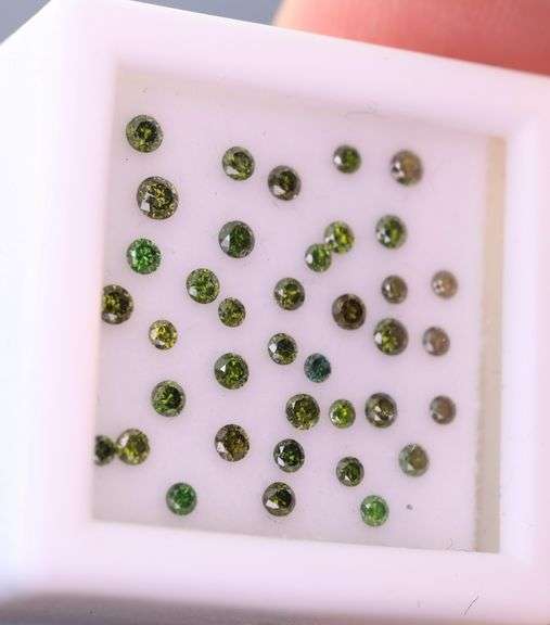 High fire! .67ct set of round brilliant cut Diamonds