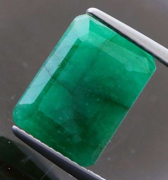 Intense green! 5.59 carats! 12x9mm Zambian Emerald!