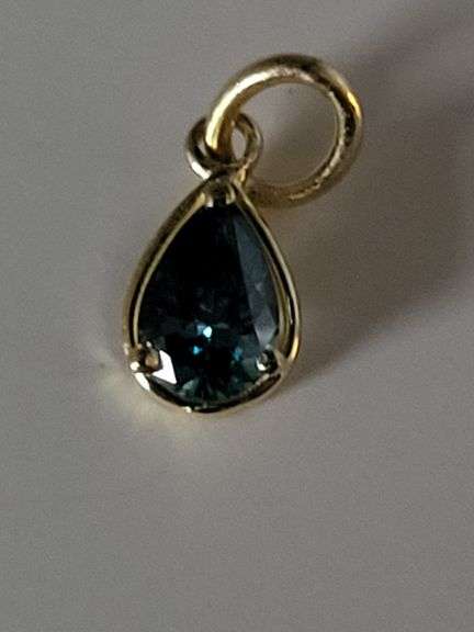 Yellow gold pendent with blue lab diamond