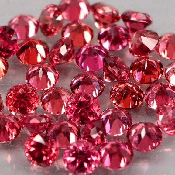 Exquisite 3.06ct set of rare pink Malaya Garnets