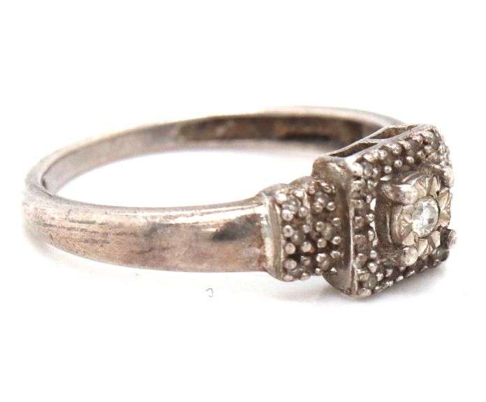 Vintage 925 sterling silver cubic zirconia ring