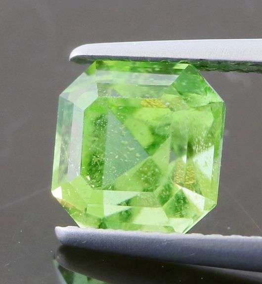 Glittering! 2.43ct bright green untreated Peridot!