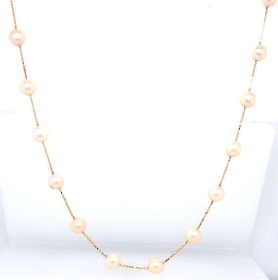 Pearl Tin cup necklace in yellow gold clasp
