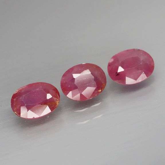 Don't miss this heavy 5.62ct set of REAL untreated Winza Rubies!