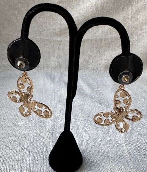 A Very Sexy Fashion Design Earrings