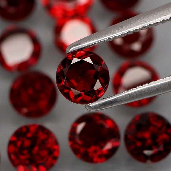 Premium cut, color, and clarity! 7.23ct Mozambique Garnet set!!!