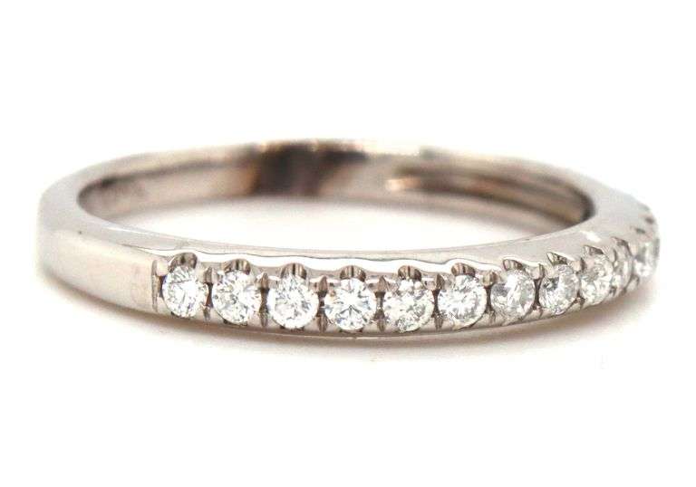 14kt White gold 0.25ctw diamond band