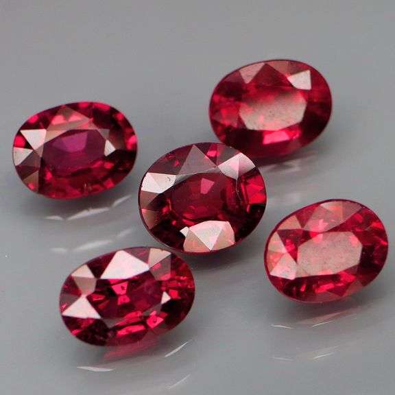 Classic! 8.70ct oval cut violet pink Rodolite Garnet set