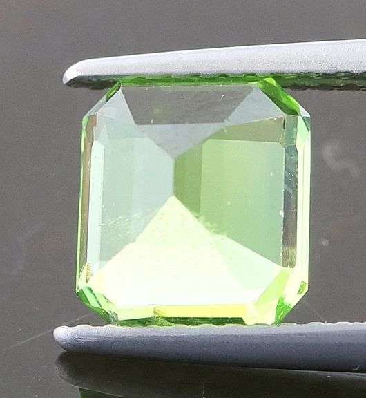 High end 3.11ct apple green untreated Peridot