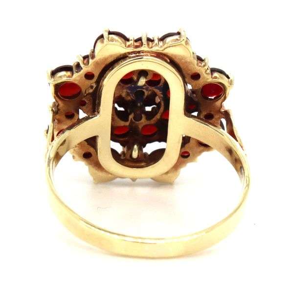 14kt Yellow gold Garnet cluster flower ring