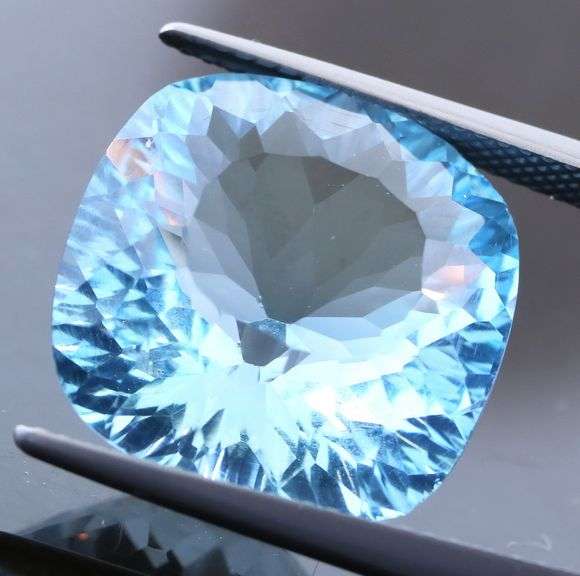 Full body flashing! 16.36ct Swiss blue Topaz from Brazil!