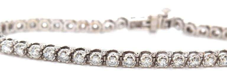 14kt White gold 2.35ctw round brilliant cut diamond tennis bracelet