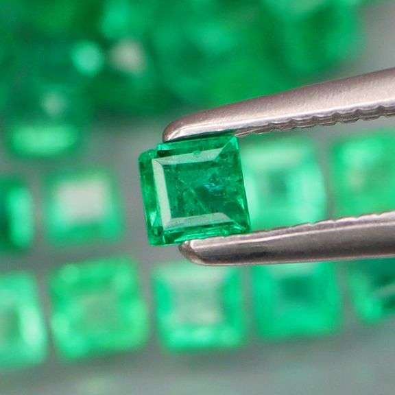 Outstanding 3.17ct real Colombian Emerald set!