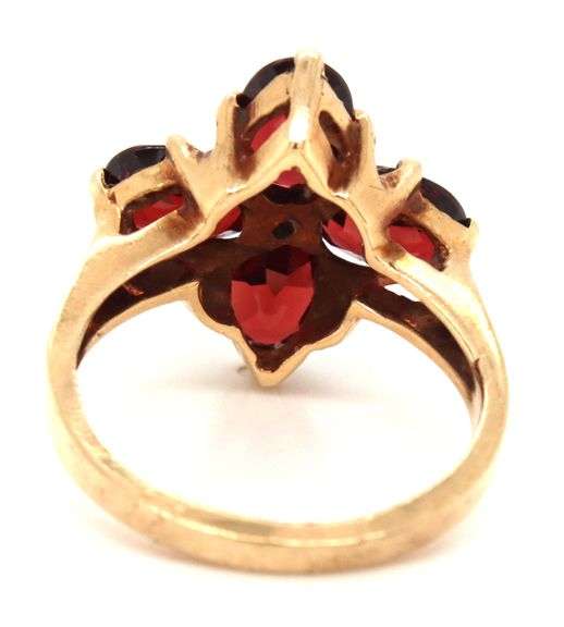 Classic 10k YG Garnet Ring