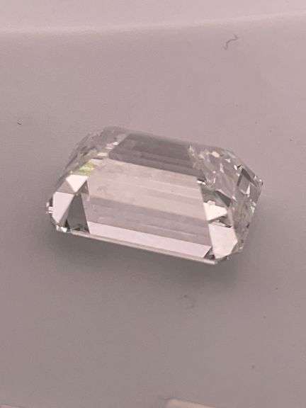 6.00 CARATS I.G.I CERTIFIED EMERALD CUT DIAMOND