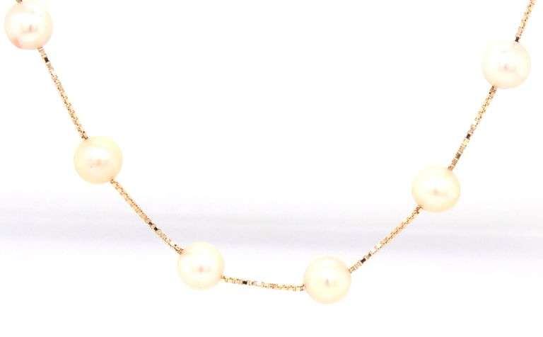 Pearl Tin cup necklace in yellow gold clasp