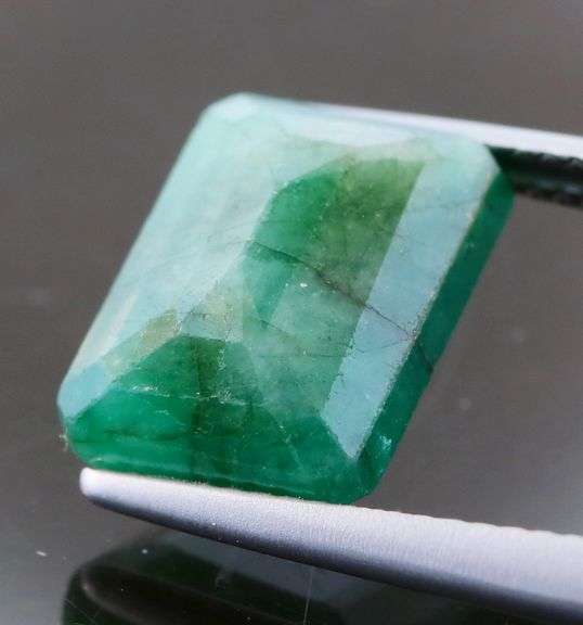 Intense green! 5.59 carats! 12x9mm Zambian Emerald!