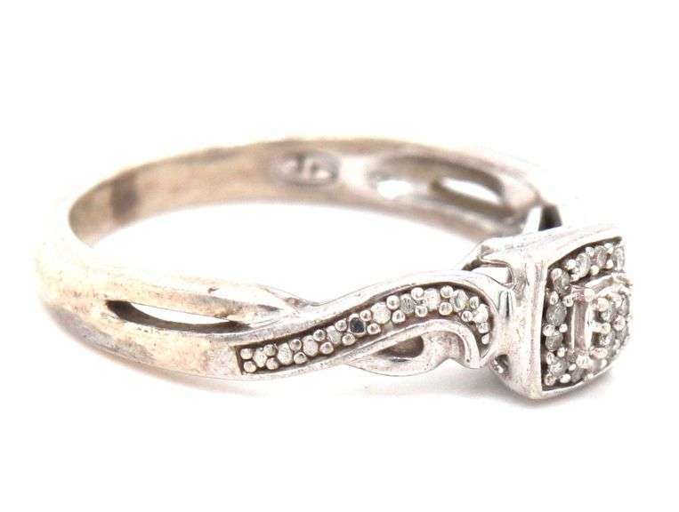 Vintage 925 sterling silver cubic zirconia ring