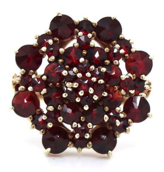14kt Yellow gold Garnet cluster flower ring