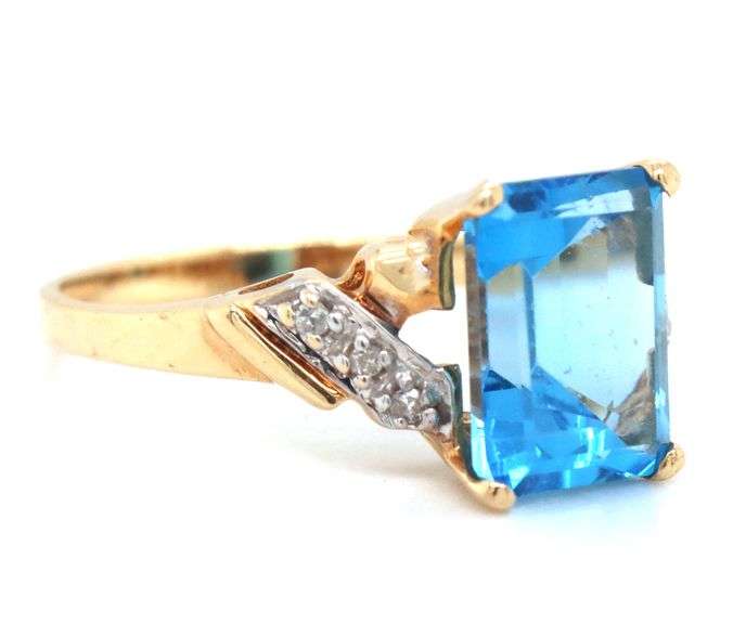 Vibrant 14K YG Blue Topaz Ring