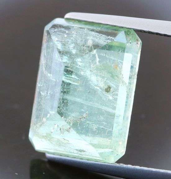Bright green! Fully transparent! 8.88ct Zambian Emerald!