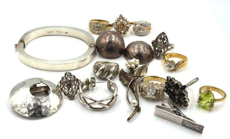 Group lot of Vintage 925 sterling silver mixed jewelry