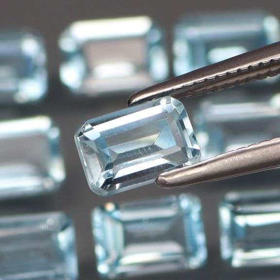 Matched! 15 piece 11.28ct full fire sky blue Topaz set