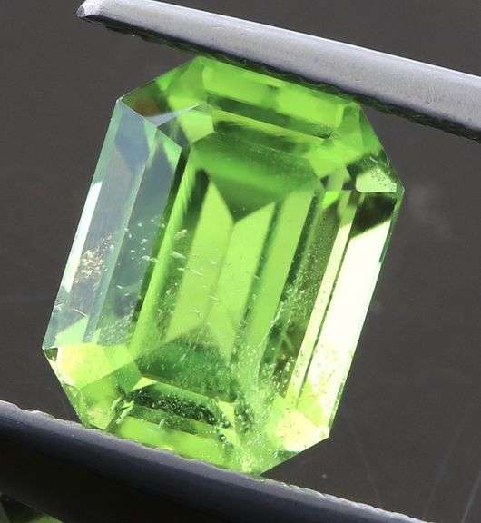 High end 2.89ct apple green untreated Peridot