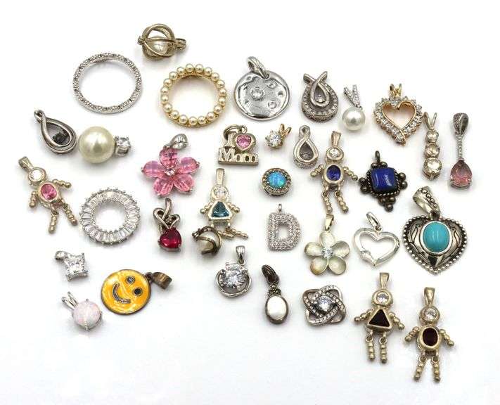 Group lot of Vintage 925 sterling silver charms and pendants
