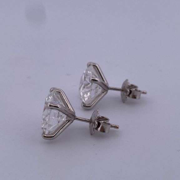 BRAND NEW 2.00 CARATS LAB GROWN DIAMOND STUDS. 14K WHITE GOLD