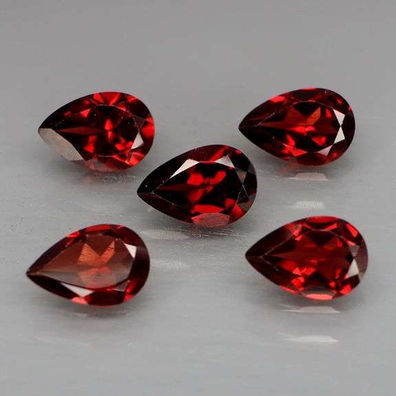 Get ready for crazy color in this 7.30ct Mozambique Garnet set!
