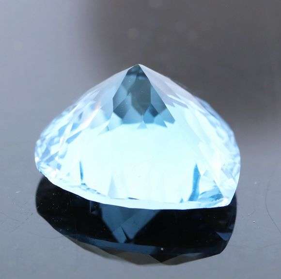 Expertly cut! 14.88ct vibrant Swiss blue Topaz from Brazil!