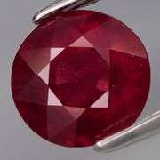 Ruby red! 2.65ct Rhodolite Garnet solitiare!