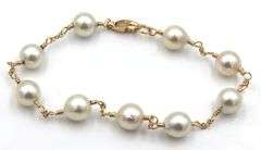 White fresh water pearl bracelet with gold clasp
