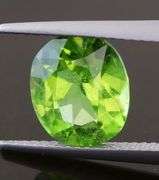Glittering! 3.40ct bright green untreated Peridot!